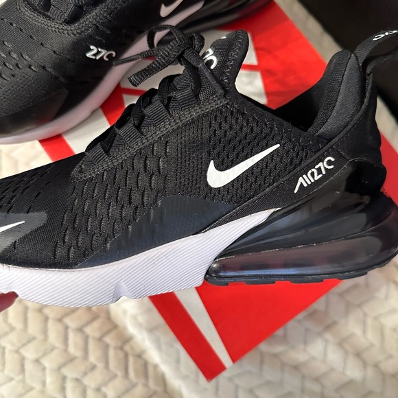Nike Women's Black and White Air Max 270 Sneakers - Picture 1 of 7